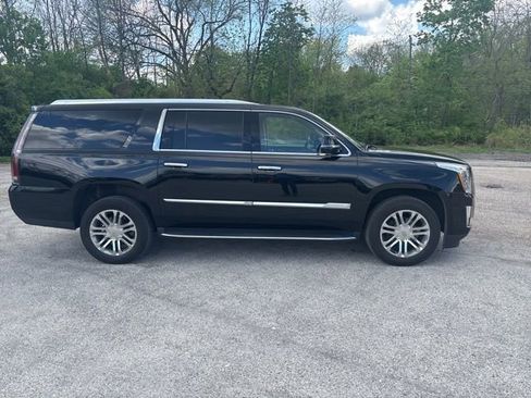 Used 2020 Cadillac Escalade ESV 4WD image 3