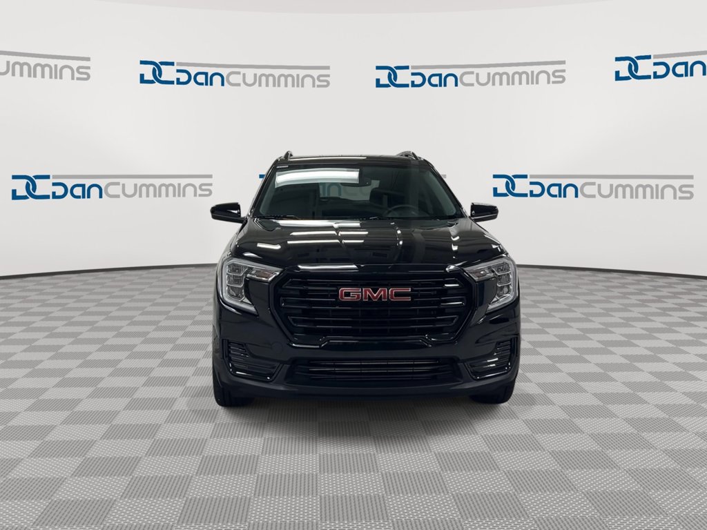 Used 2024 GMC Terrain SLE w/ Driver Convenience Package AWD/4WD image 3
