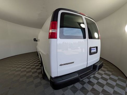 Used 2018 Chevrolet Express 2500 w/ Driver Convenience Package RWD image 9