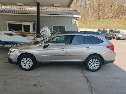 Used 2016 Subaru Outback 2.5i Premium AWD/4WD image 3
