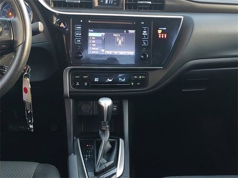 Used 2019 Toyota Corolla LE image 16