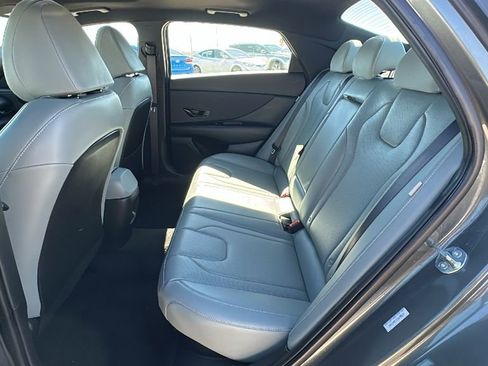 Used 2025 Hyundai Elantra Limited image 33