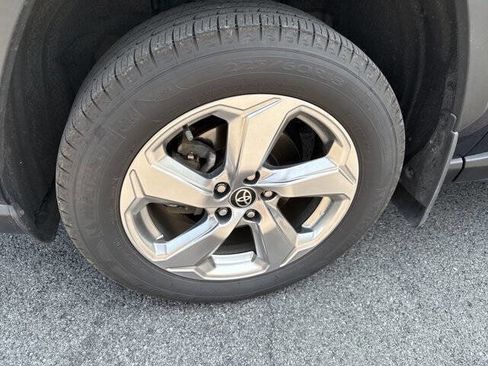 Used 2021 Toyota RAV4 Limited image 3