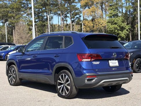 Used 2024 Volkswagen Taos SE w/ Panoramic Sunroof Package image 6