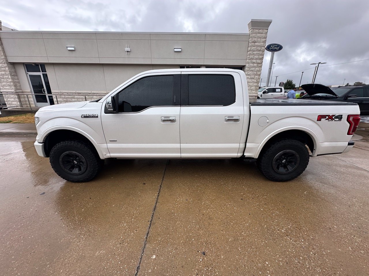 Used 2015 Ford F150 Platinum w/ Equipment Group 701A Luxury AWD/4WD image 10