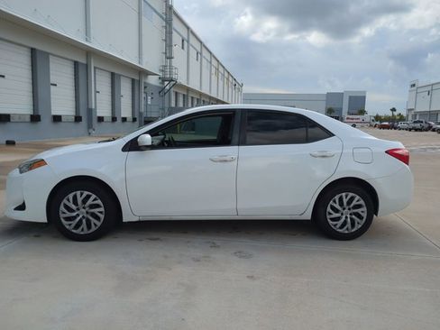 Used 2018 Toyota Corolla LE FWD image 8