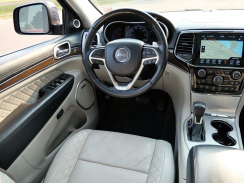 Used 2019 Jeep Grand Cherokee Summit AWD/4WD image 9
