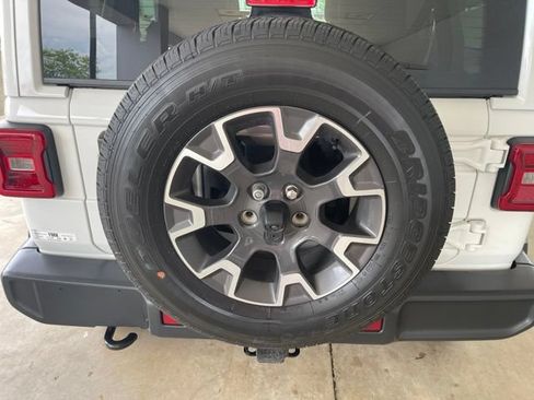 Used 2024 Jeep Wrangler Unlimited Sahara w/ Technology Group AWD/4WD image 9