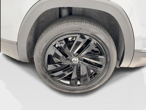 Used 2023 Volkswagen Atlas Cross Sport SE w/ Panoramic Sunroof Package FWD image 16