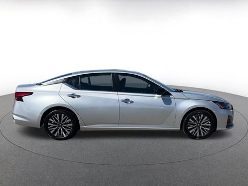 Used 2024 Nissan Altima 2.5 SV image 16