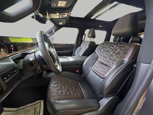 Used 2025 Nissan Armada Platinum Reserve AWD/4WD image 22