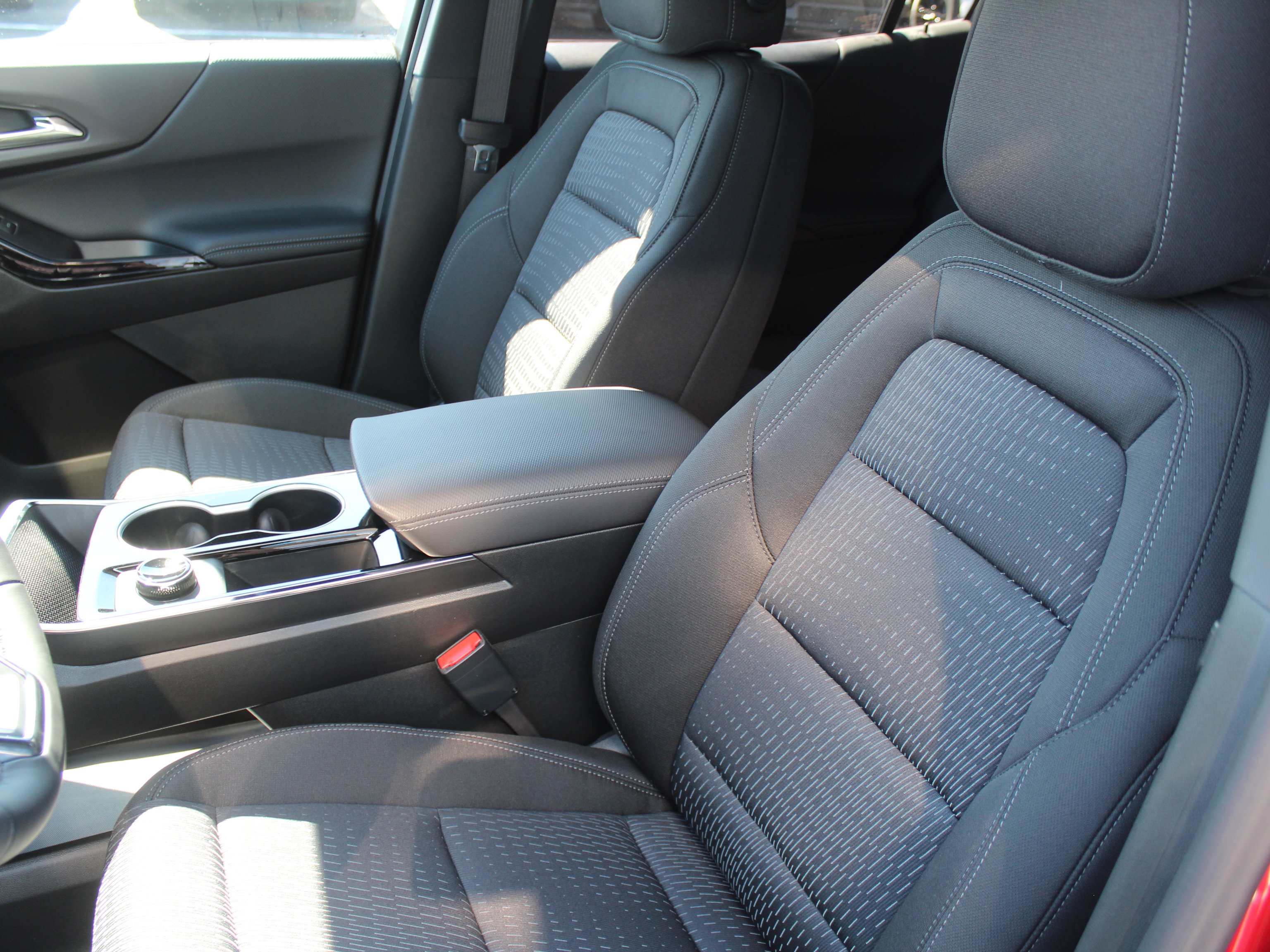 New 2027 Chevrolet Equinox LT w/ Midnight Edition FWD image 11