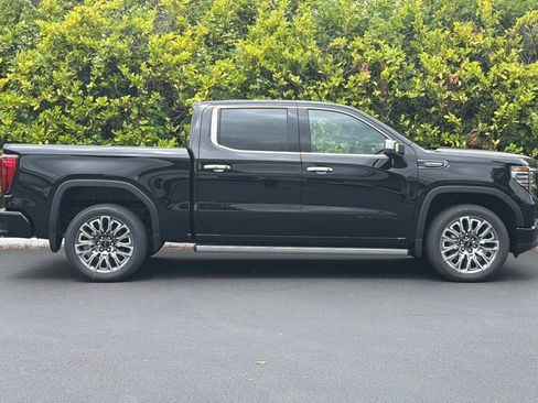 New 2026 GMC Sierra 1500 Denali Ultimate w/ LPO, Black Badging Package AWD/4WD image 3