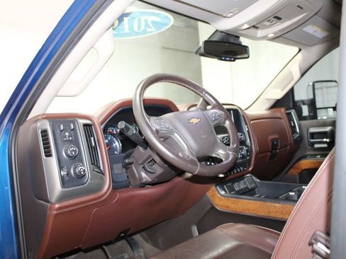 Used 2019 Chevrolet Silverado 2500 High Country w/ Duramax Plus Package AWD/4WD image 25