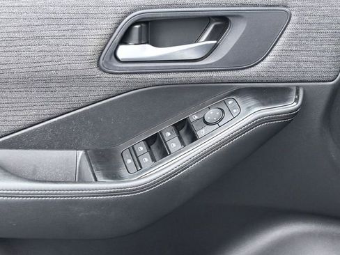 Used 2023 Nissan Rogue SV image 16