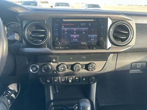 Used 2019 Toyota Tacoma TRD Sport image 19