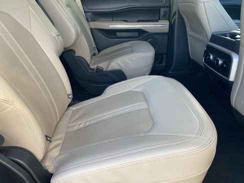 Used 2022 Ford Expedition Limited image 13