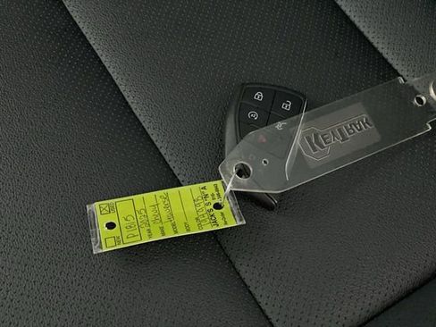 Used 2025 Chevrolet Traverse LT image 40