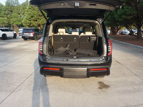 Used 2025 Nissan Armada Platinum RWD image 18
