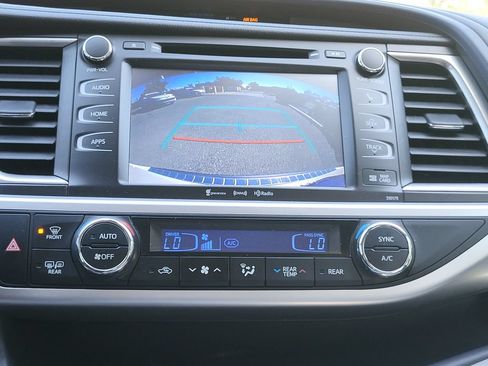 Used 2018 Toyota Highlander XLE FWD image 20