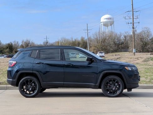 New 2026 Jeep Compass Altitude image 9