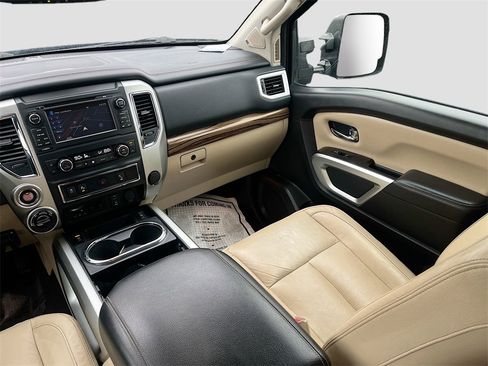 Used 2016 Nissan Titan SL image 24
