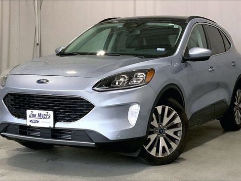 Used 2022 Ford Escape Titanium w/ Class II Trailer Tow Package image 2
