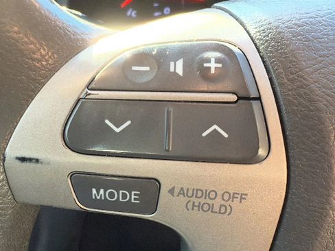 Used 2011 Toyota Camry LE image 12