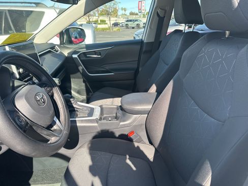 Used 2025 Toyota RAV4 XLE w/ Convenience Package image 6