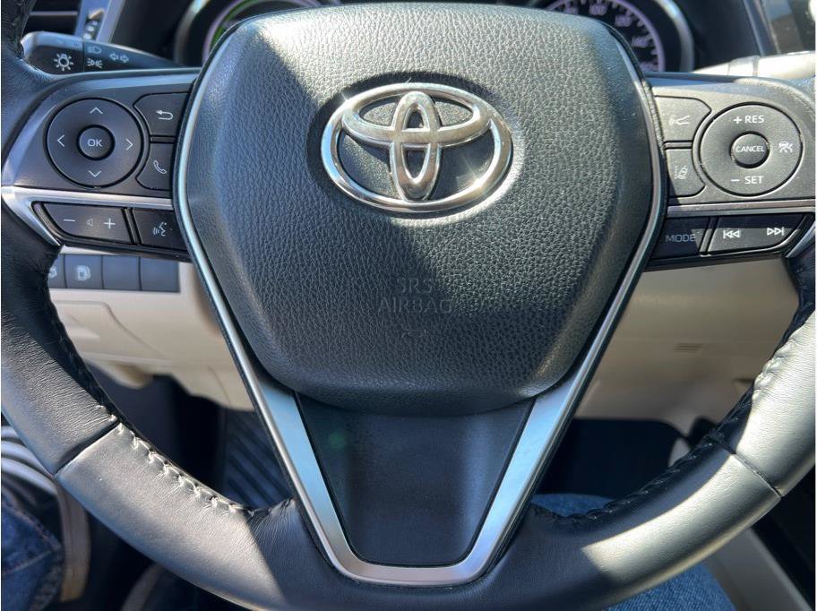 Used 2018 Toyota Camry XLE w/ Audio Package FWD image 12