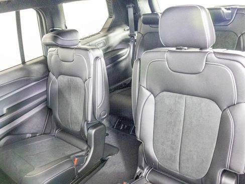 New 2025 Jeep Grand Cherokee L Altitude image 28