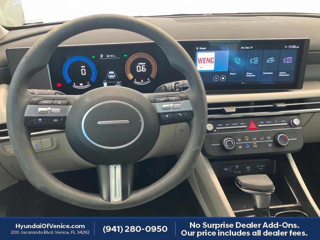 Used 2025 Hyundai Tucson SE FWD image 3