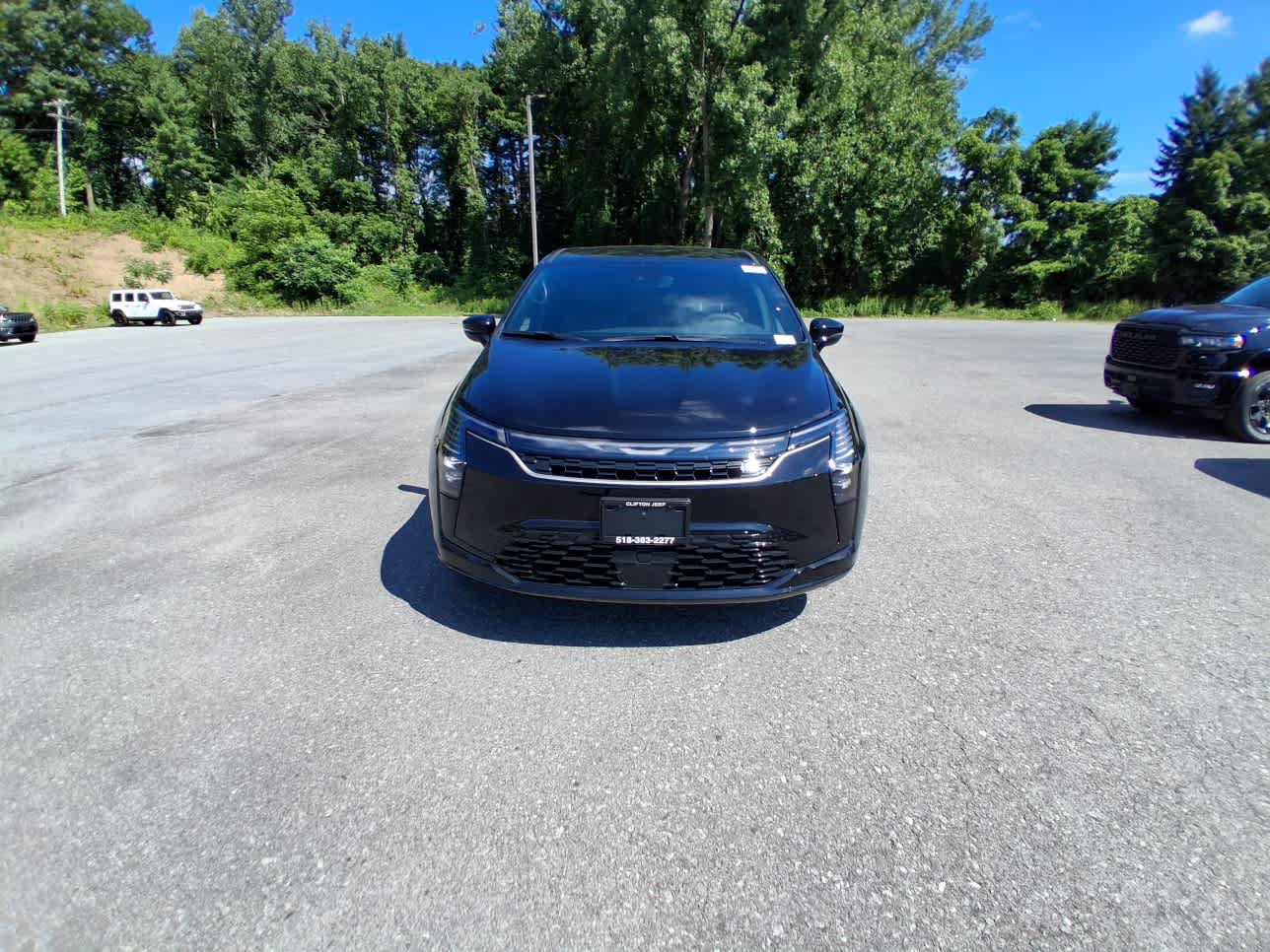 New 2027 Chrysler Pacifica Select AWD/4WD image 2