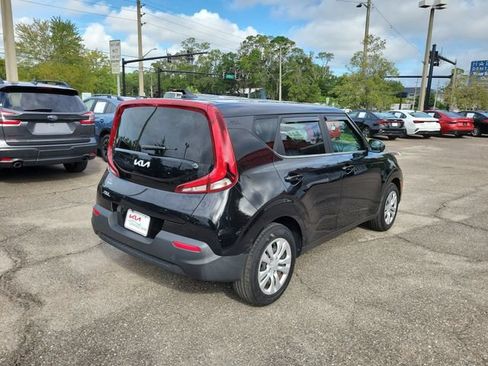 Used 2022 Kia Soul LX FWD image 2