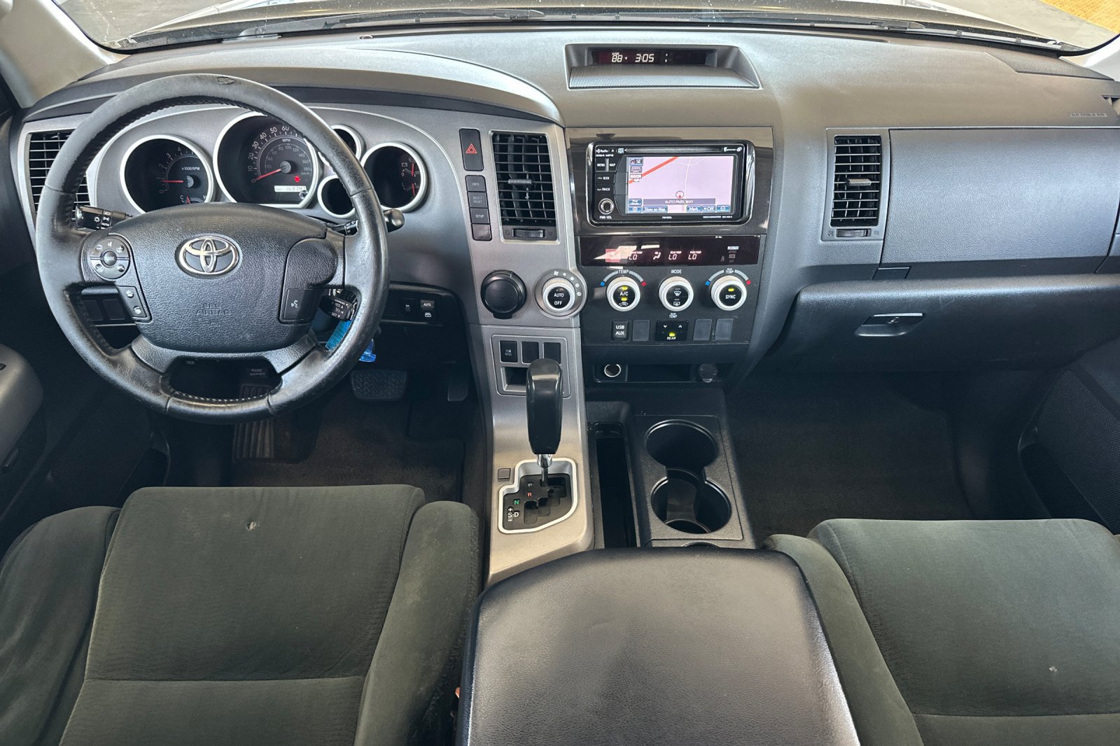 Used 2012 Toyota Sequoia SR5 w/ Sport Appearance Pkg RWD image 12