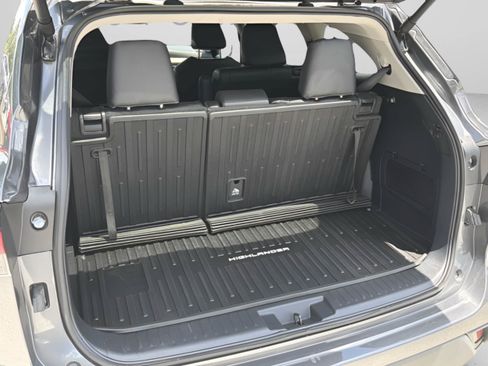 Certified 2024 Toyota Highlander XLE FWD image 34