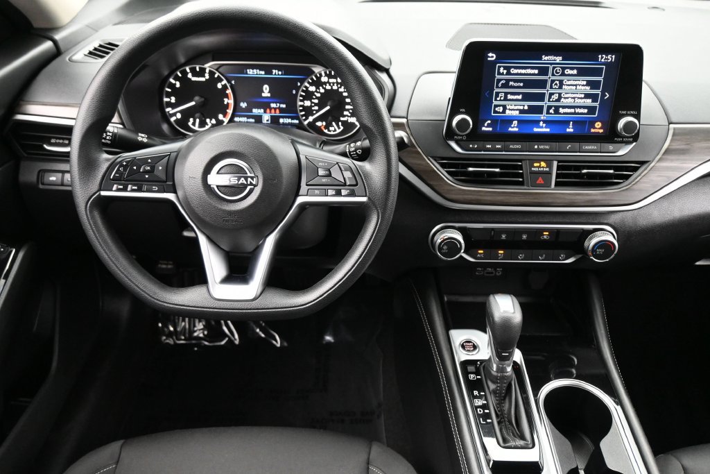 Used 2023 Nissan Altima 2.5 SV FWD image 5