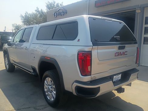 Used 2023 GMC Sierra 3500 Denali w/ Denali Ultimate Package AWD/4WD image 8