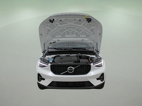 Certified 2025 Volvo XC40 B5 Ultra AWD/4WD image 45