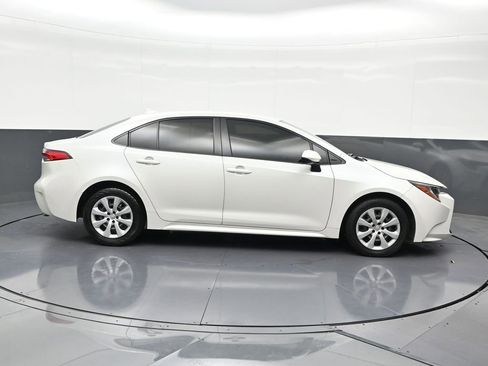 Used 2021 Toyota Corolla LE image 7