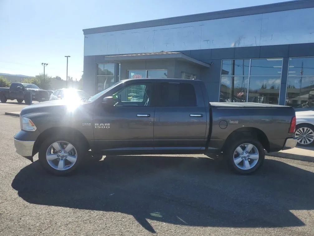 Used 2017 RAM 1500 Classic SLT AWD/4WD image 2
