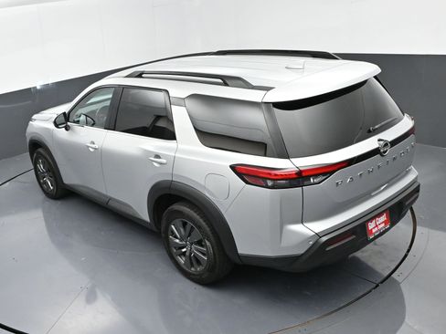 Used 2024 Nissan Pathfinder SV image 40