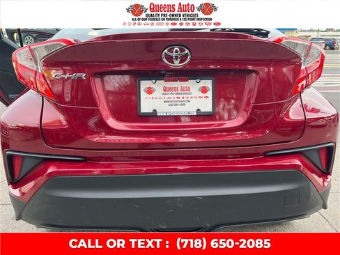 Used 2018 Toyota C-HR XLE FWD image 28