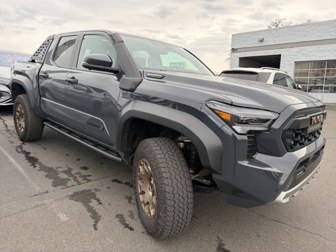 Used 2025 Toyota Tacoma Trailhunter image 2