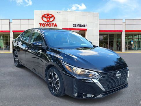 Used 2025 Nissan Sentra SV image 2