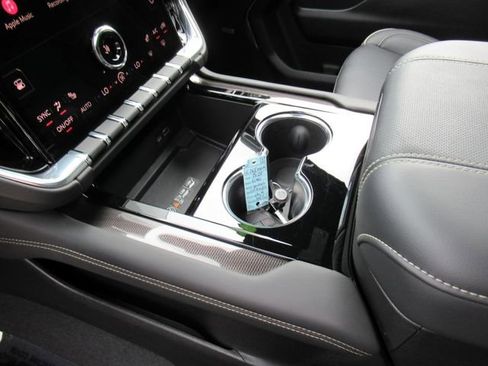 Used 2025 GMC Yukon XL Elevation RWD image 19