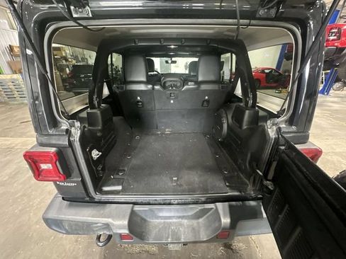 Used 2018 Jeep Wrangler Unlimited Sahara AWD/4WD image 26