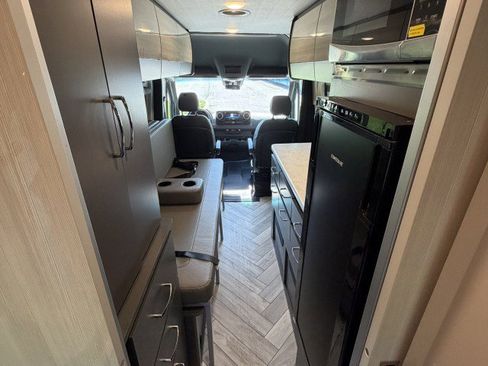 Used 2022 Mercedes-Benz Sprinter 2500 image 60