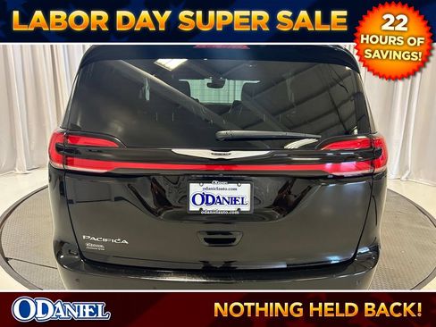 Used 2025 Chrysler Pacifica Select FWD image 28