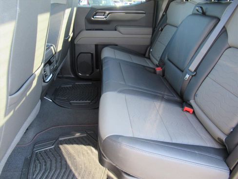 Used 2025 Chevrolet Silverado 1500 ZR2 w/ Technology Package image 32